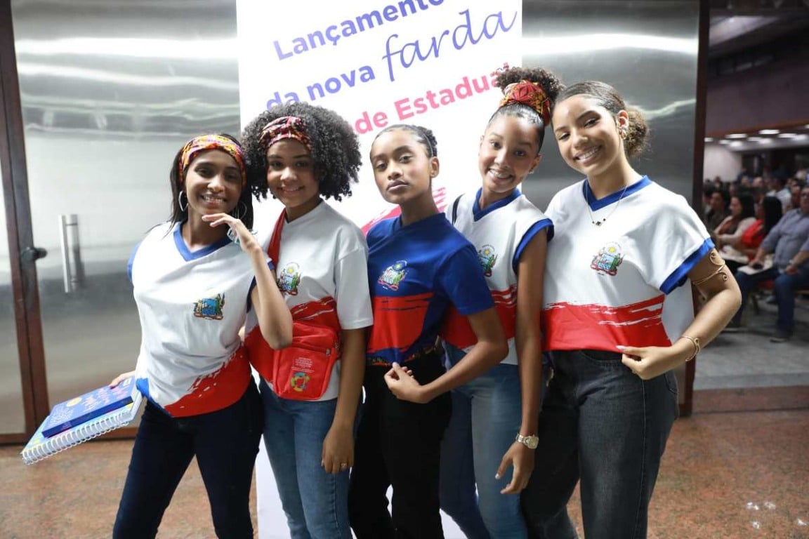 Governo da Bahia lança nova farda escolar