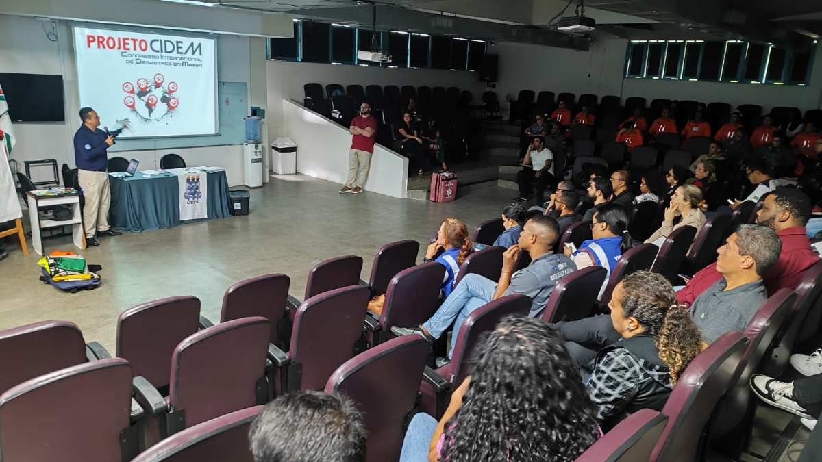 Instituições participam de curso preparatório para o maior simulado de desastres do mundo