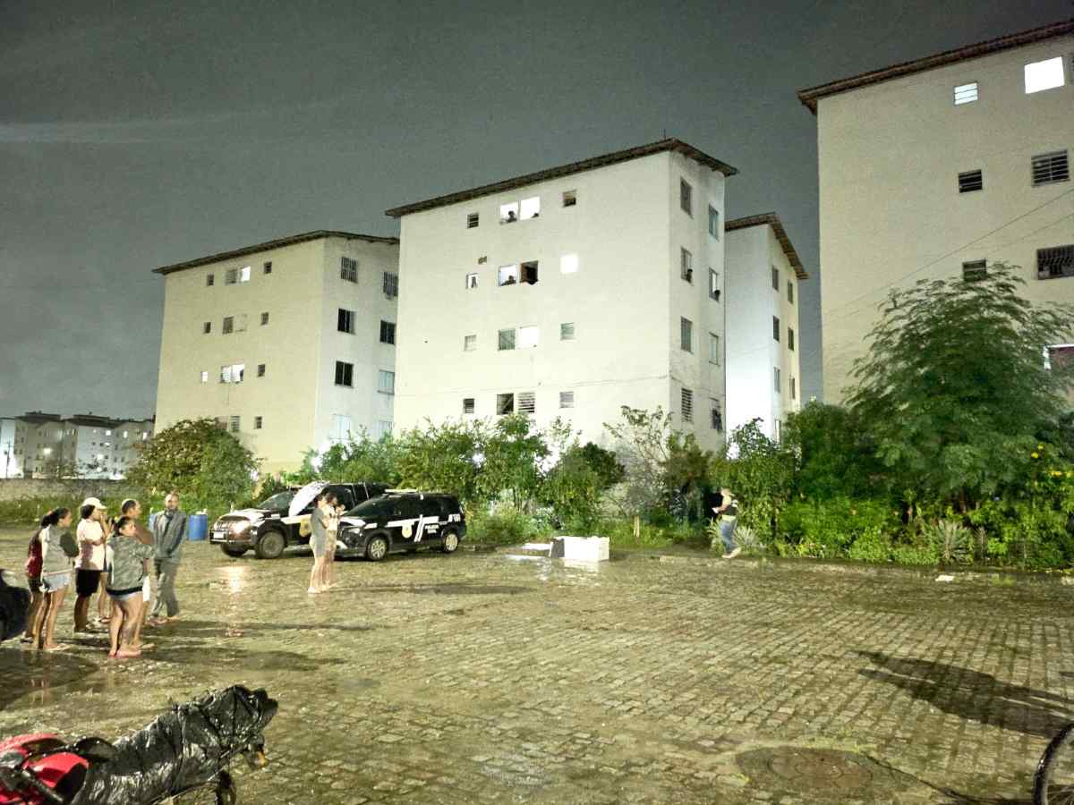 Jovem de 18 anos é morto com cerca de 10 tiros em condomínio no bairro Tomba