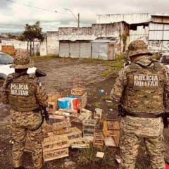 PM apreende aves silvestres e conduz homens por crime ambiental em Feira de Santana