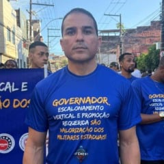 Policiais e bombeiros realizam Marcha pela Valorização no 2 de Julho em Salvador