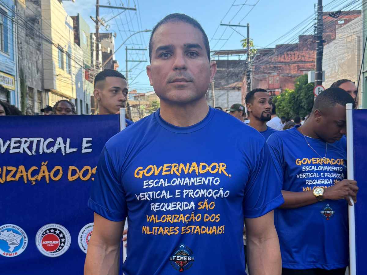 Policiais e bombeiros realizam Marcha pela Valorização no 2 de Julho em Salvador