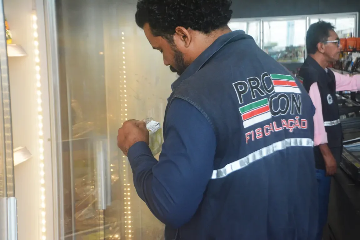 Procon de Feira fiscaliza delicatesses