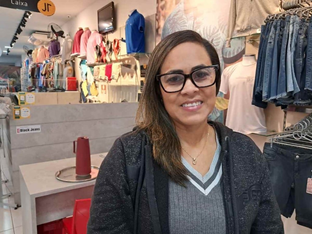 Promoções pós-São João e o frio aumentam vendas de roupas em Feira de Santana