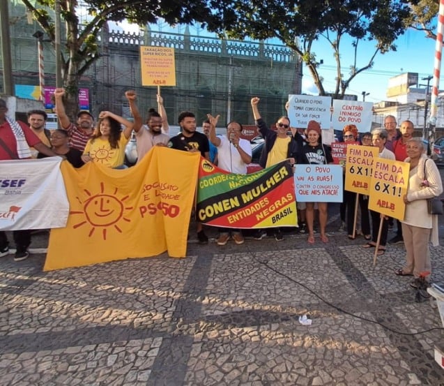 Representantes de entidades e sindicatos fazem ato público pelo fim da escala 6 por 1