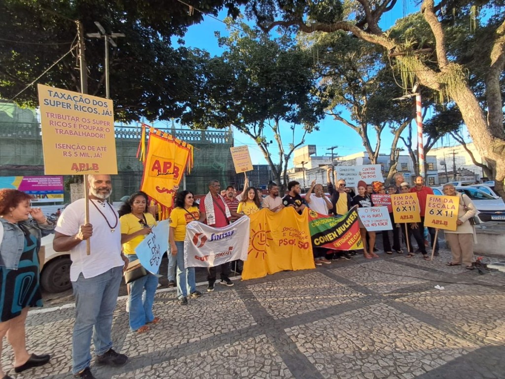 Representantes de entidades e sindicatos fazem ato público pelo fim da escala 6 por 1