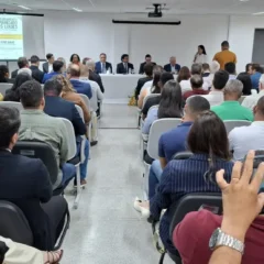 Reunião sobre encerramento humanizado dos lixões