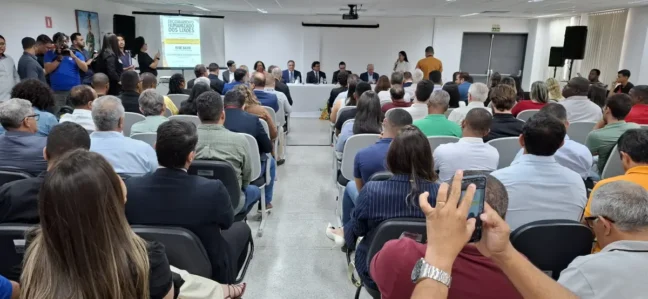 Reunião sobre encerramento humanizado dos lixões