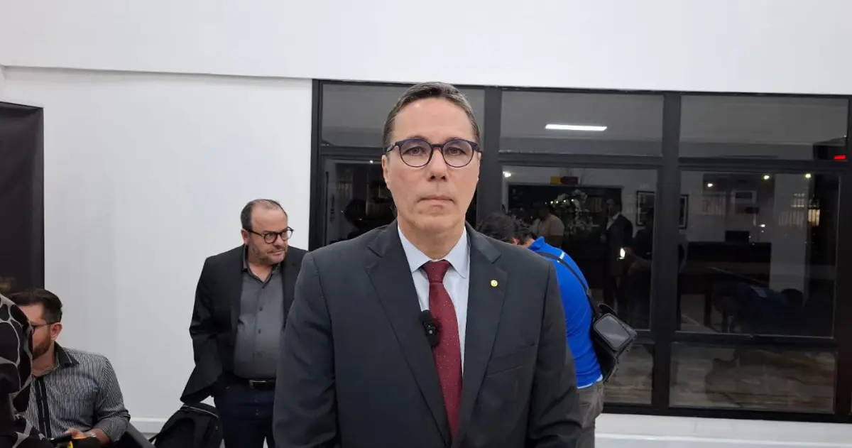 Reunião sobre encerramento humanizado dos lixões