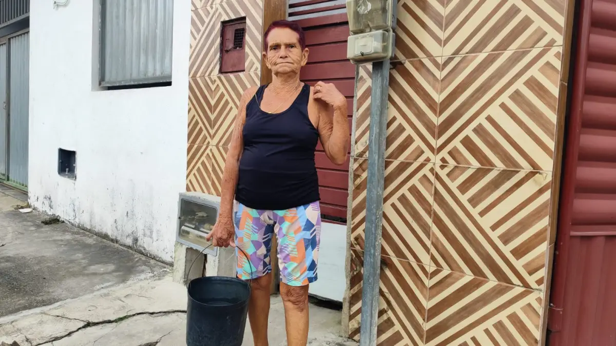 Rua Arlindo Oliveira moradores reclamam de lagoa na rua