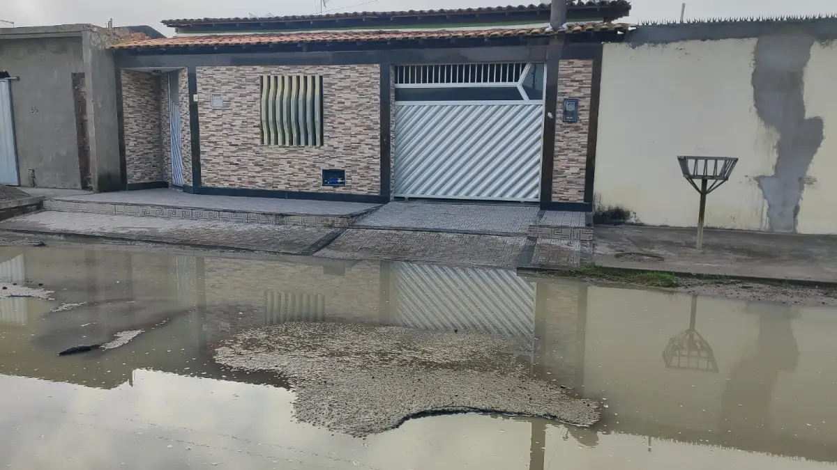 Rua Arlindo Oliveira moradores reclamam de lagoa na rua