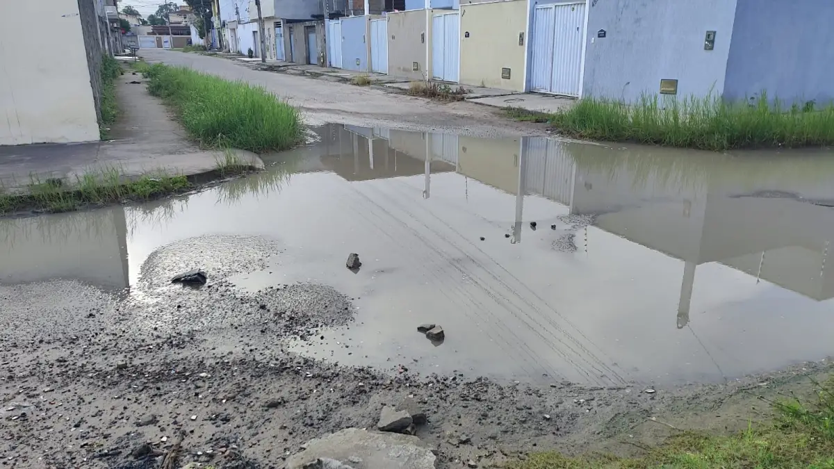 Rua Arlindo Oliveira moradores reclamam de lagoa na rua