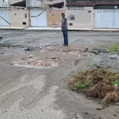 Moradores cobram solução para ruas esburacadas