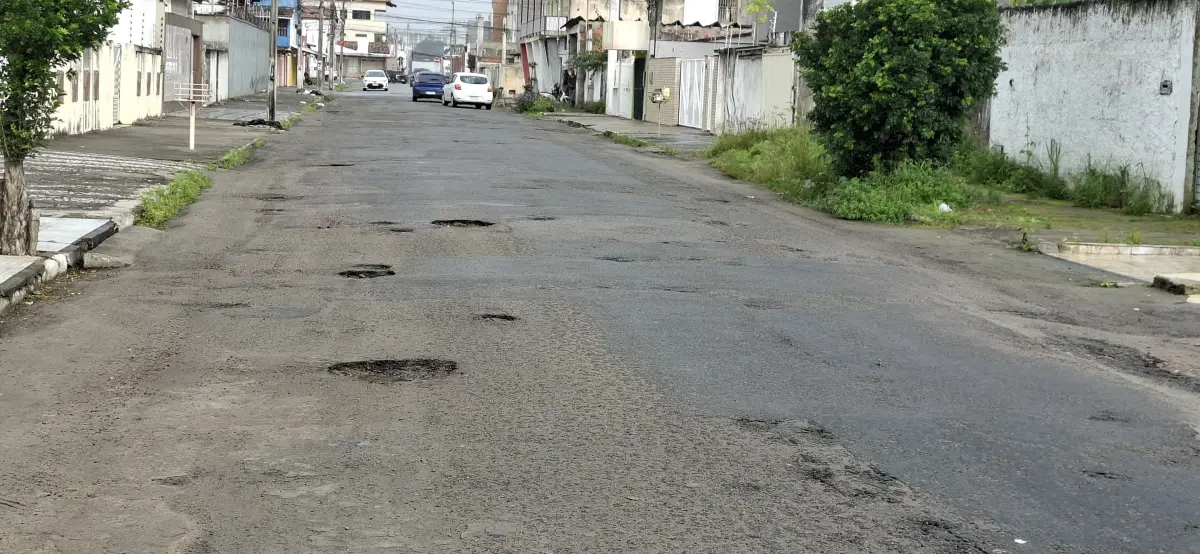 Moradores cobram solução para ruas esburacadas