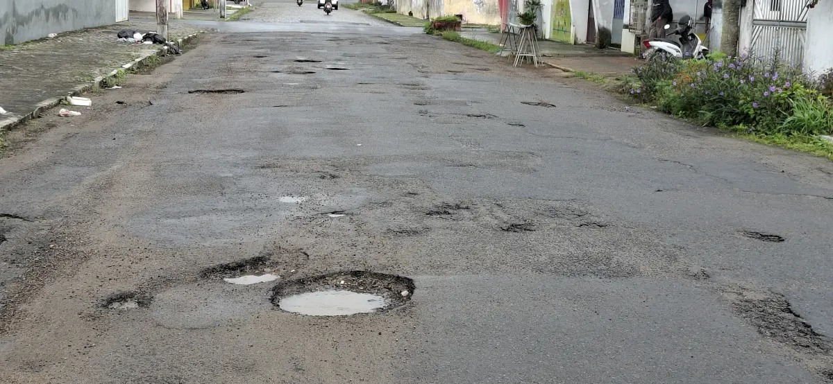 Moradores cobram solução para ruas esburacadas