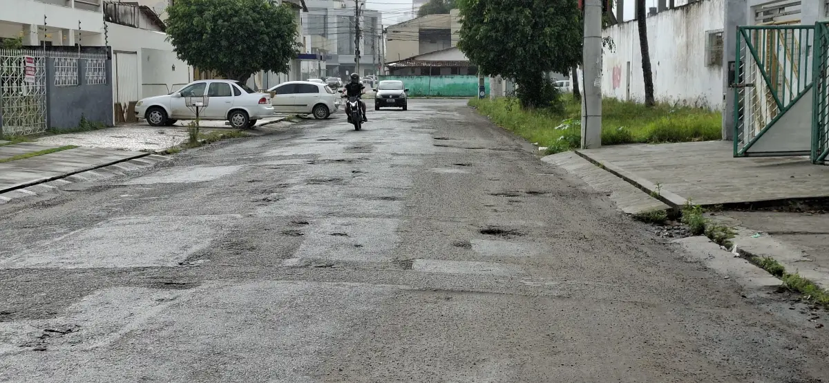 Moradores cobram solução para ruas esburacadas