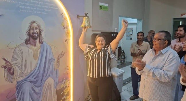 Santa Casa de Saúde inaugura sino que celebra vitória de pacientes no tratamento