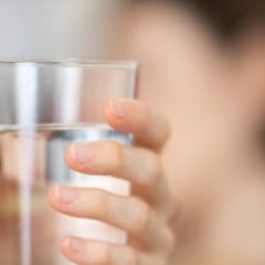 O que há por trás da onda de desconfiança sobre flúor na água