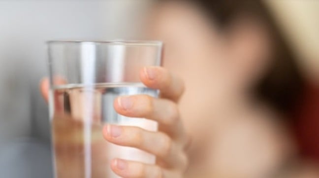 O que há por trás da onda de desconfiança sobre flúor na água O que há por trás da onda de desconfiança sobre flúor na água