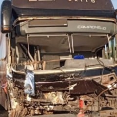 Acidente com ônibus do cantor Netto Brito