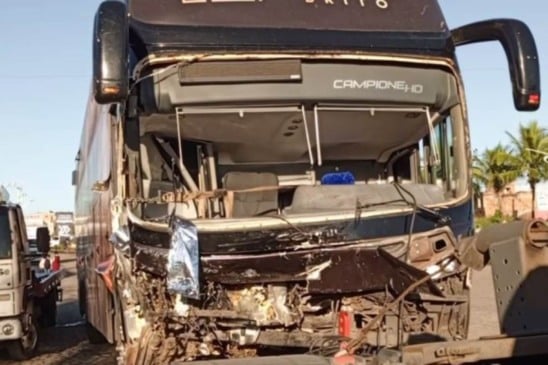 Acidente com ônibus do cantor Netto Brito