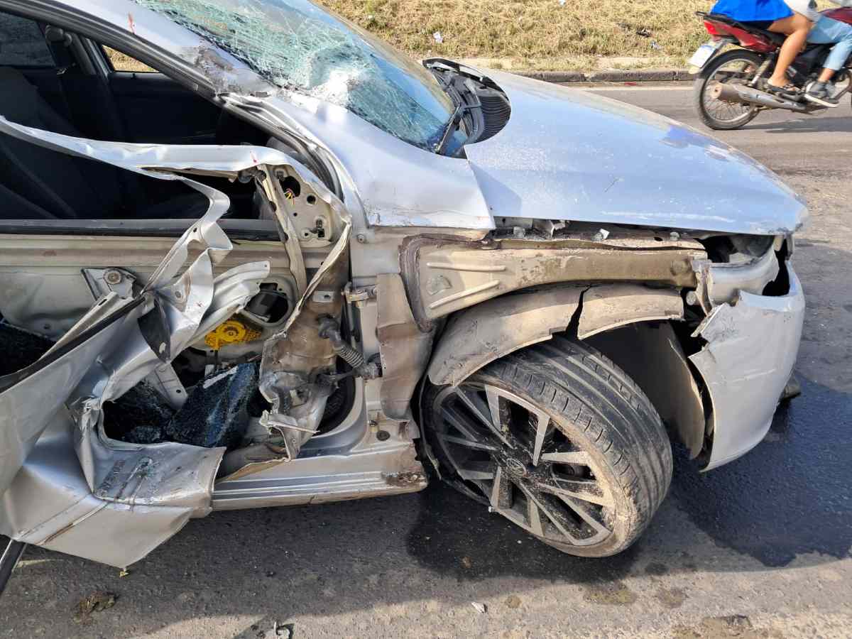 Acidente na Avenida Eduardo Fróes da Mota