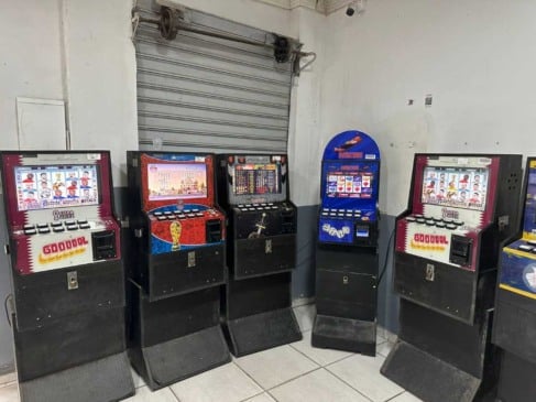 Apreeensão máquinas caça-níqueis na região do transbordo do bairro Cidade Nova