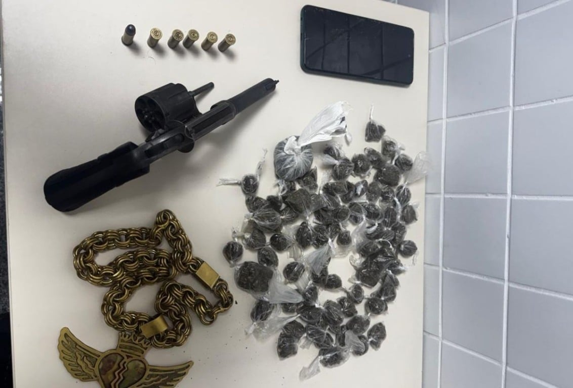 Troca de tiros em Serra Preta - Apreensão de arma e drogas