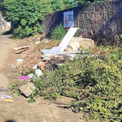 Descarte irregular de lixo na Rua São Roque no Parque Getúlio Vargas
