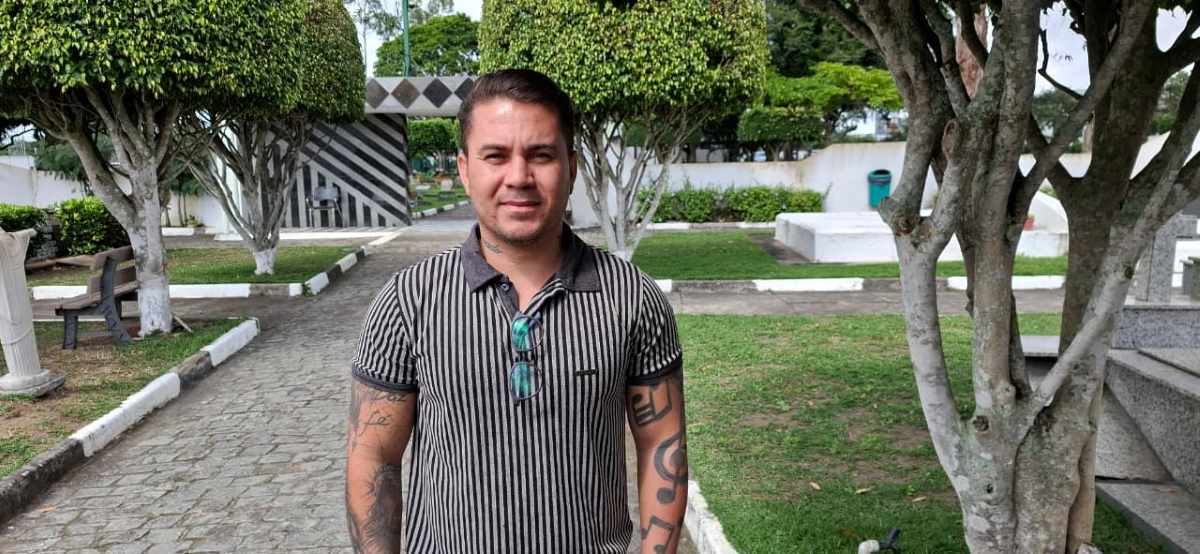 Sepultamento de Carlos Bojô