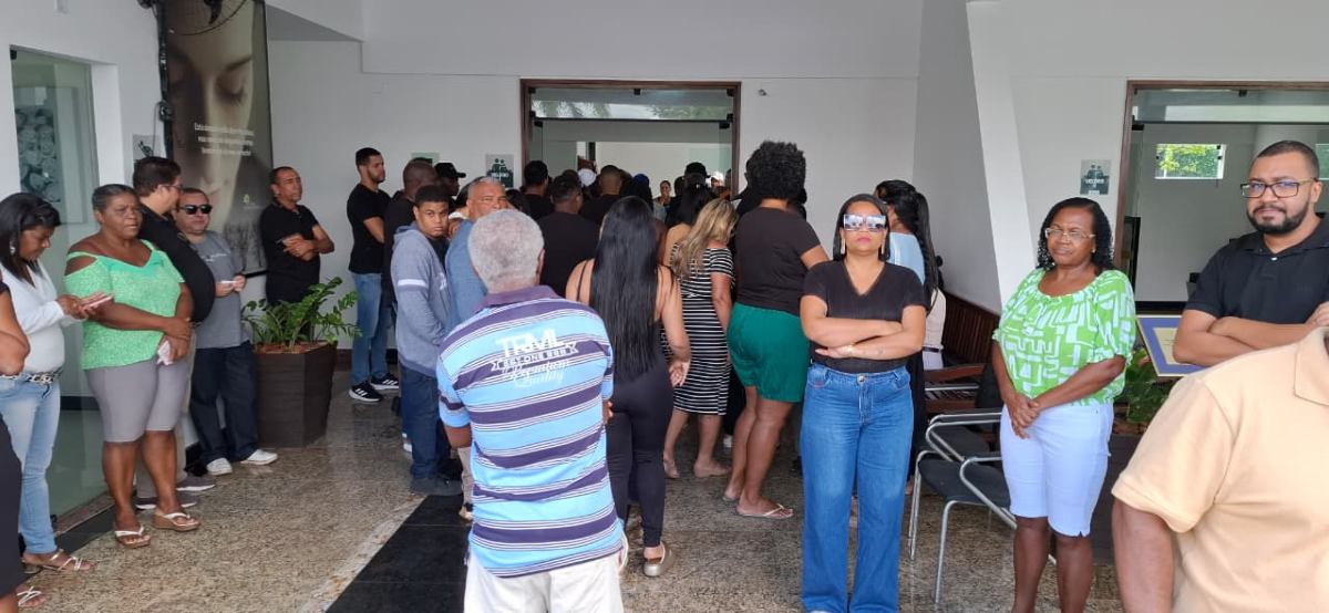 Sepultamento de Carlos Bojô