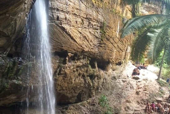 trilha cachoeira em Oliveira dos Campinhos