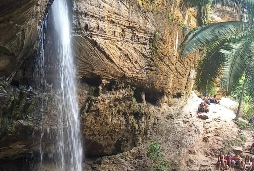 trilha cachoeira em Oliveira dos Campinhos