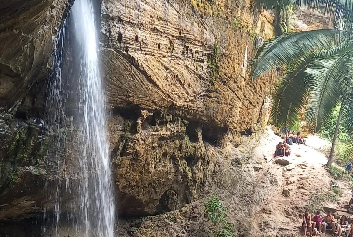 trilha cachoeira em Oliveira dos Campinhos