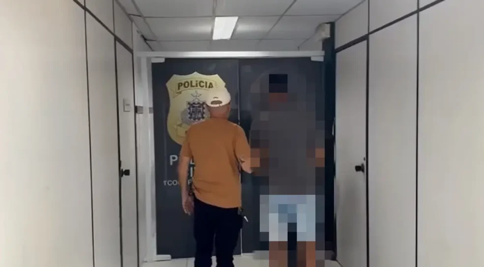 Assistência Técnica de smartphones é alvo da polícia em Feira de Santana; proprietário foi preso Assistência Técnica de smartphones é alvo da polícia em Feira de Santana; proprietário foi preso