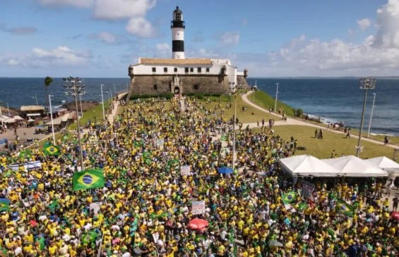 Bolsonaristas no Farol da Barra