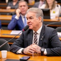 Câmara aprova parecer de projeto de Zé Neto que prepara professores para ensinar IA na educação pública