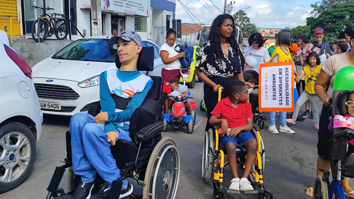Apae abre a Semana Nacional da Pessoa com Deficiência com tradicional caminhada no centro de Feira de Santana 