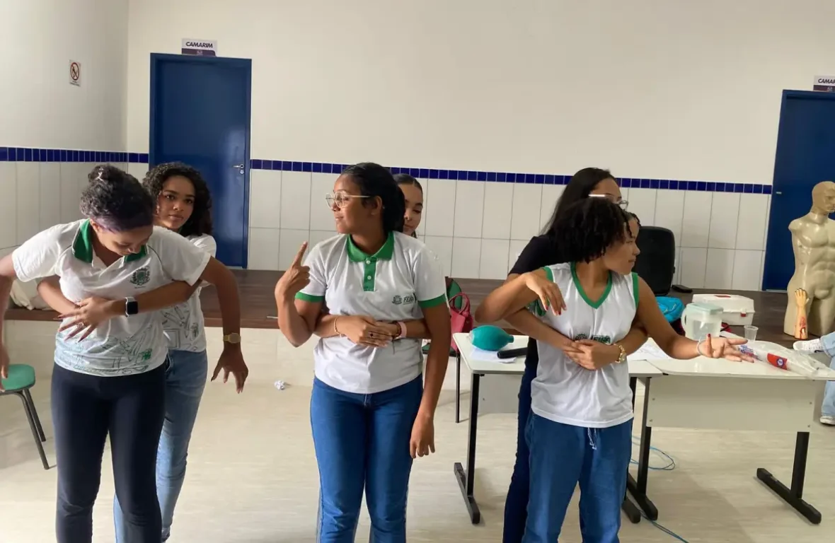 Dercca e DAI realizam ação em escola de Feira