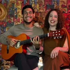 Dois Sóis estreia com show intimista e poético no Miss Brown Café