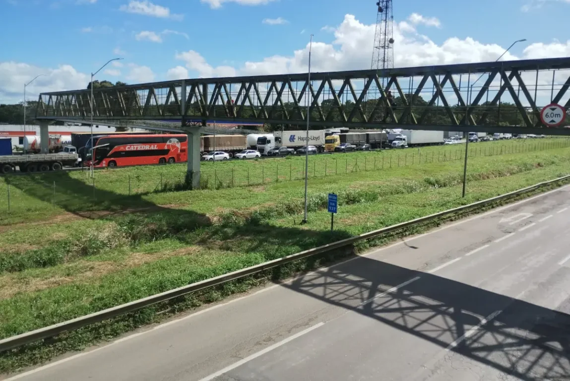 Engarrafamento na BR-324