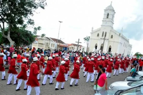 Escola Municipal Álvaro Boaventura - desfile cívico