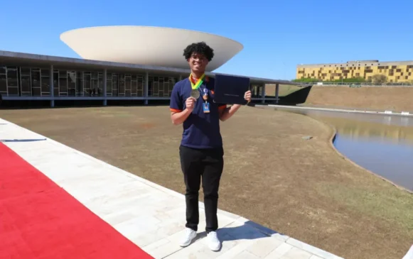 Estudante baiano assume jovem senador