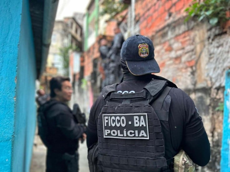 Forças Integradas da Bahia e Minas Gerais prendem líder de facção que determinava ataques a tiros contra policiais