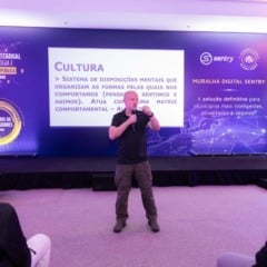 Paulo Storani durante palestra | Foto: Divulgação