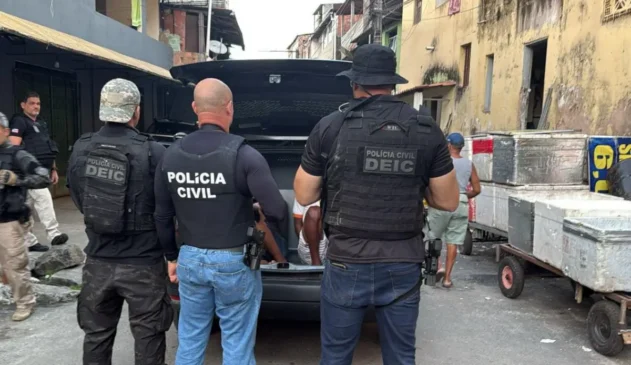 Dois irmãos são presos por sequestro, extorsão e receptação de veículos; um deles fez uma família refém