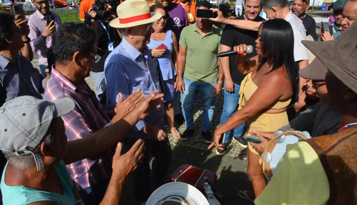 Prefeito Autoriza Reforma da Praca do Tropeiro