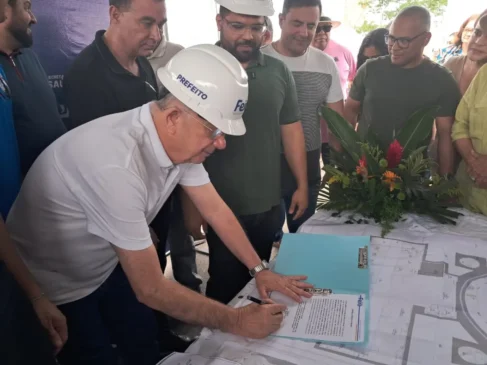 Prefeito assina ordem de serviço para construção de UBS de porte III no bairro Papagaio