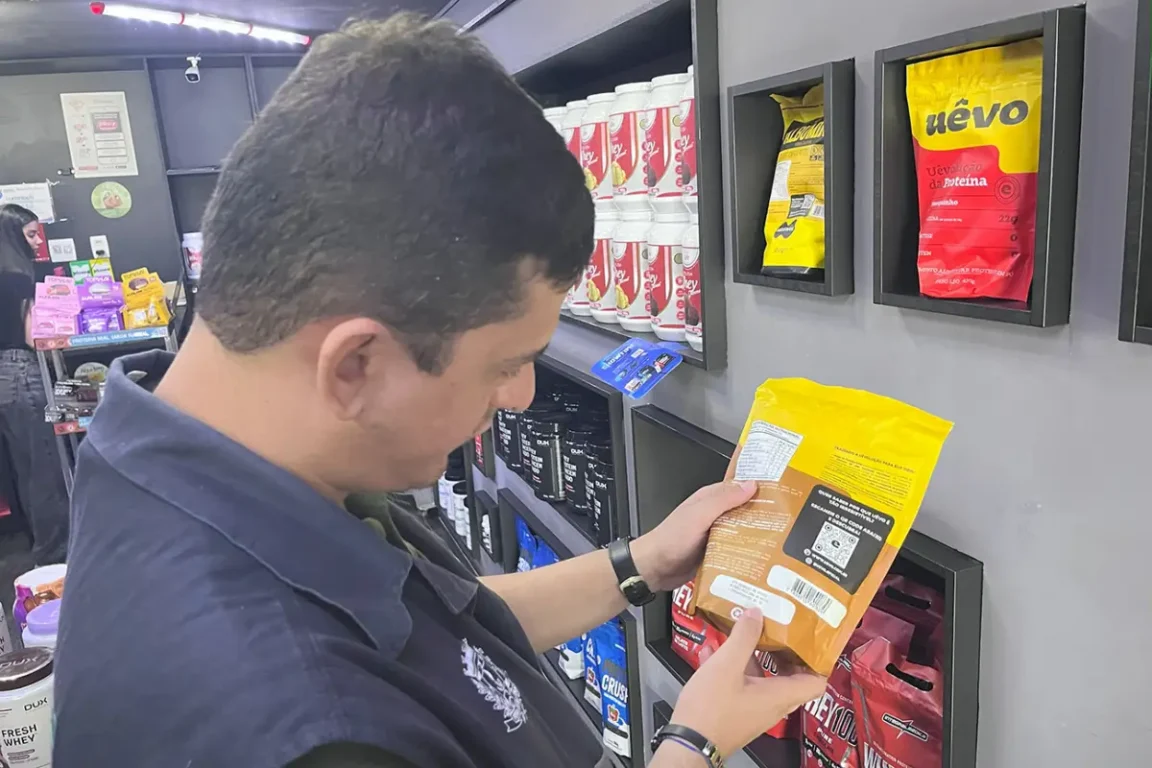 Procon fisaliza lojas de suplementos