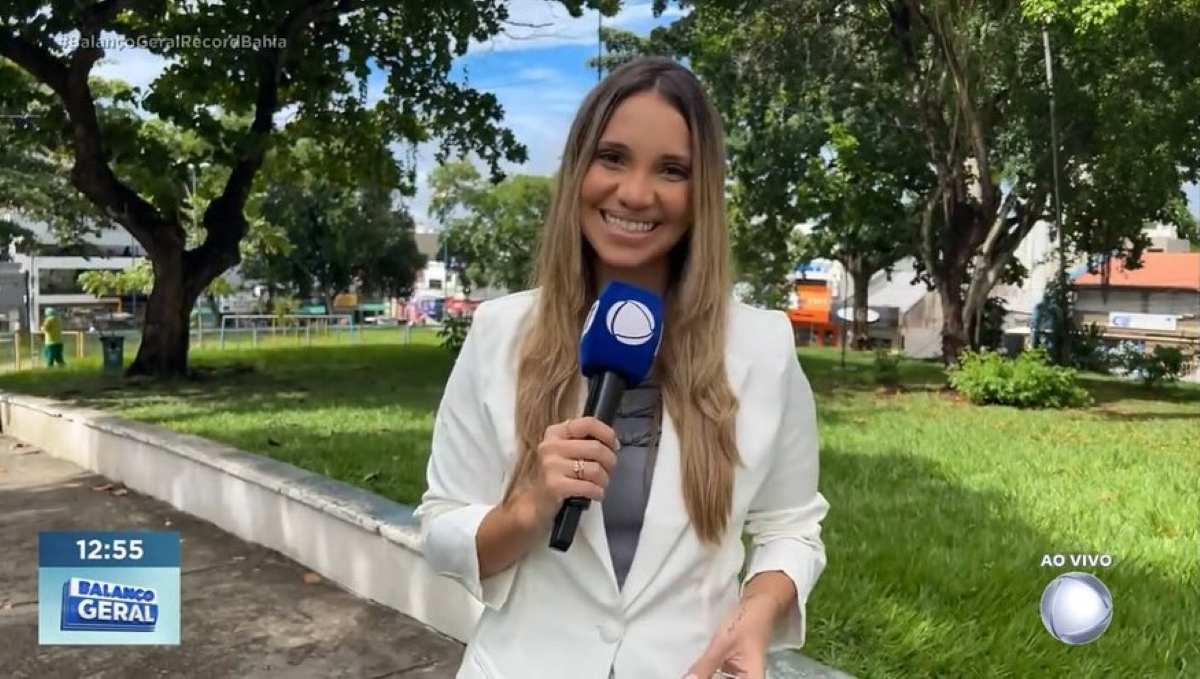 Repórter da Record Bahia entra em trabalho de parto ao vivo